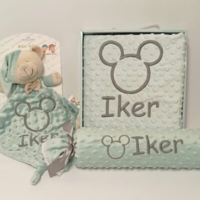 Pack Bienvenida personalizable manta, cojín antivuelco y doudou