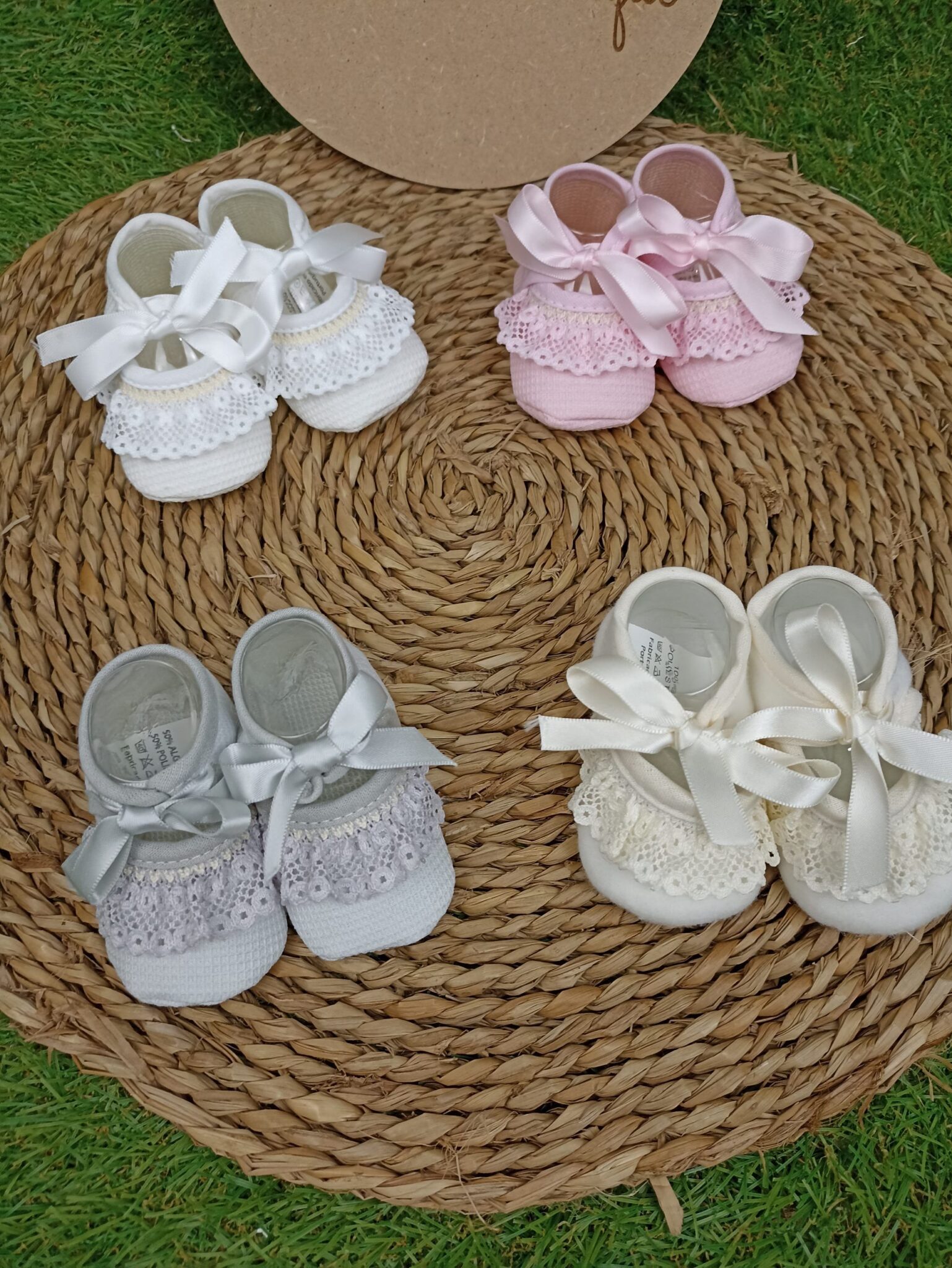 Zapatitos modelo volantitos