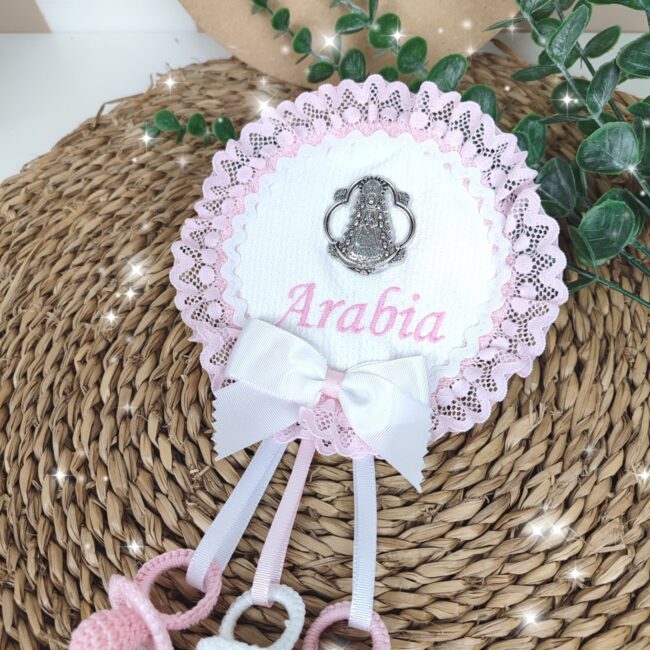 Medallón con nombre 3 chupetes Virgen del Rocío Personalizada